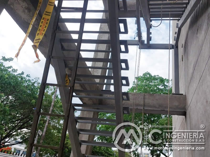 Fabricación y montaje de escaleras metálicas para edificios en Bogotá, Colombia. Montajes, Ingeniería y Construcción. MIC SAS. Fabricación y montaje de escaleras metálicas para edificios en Bogotá, Colombia. Montajes, Ingeniería y Construcción. MIC SAS.
