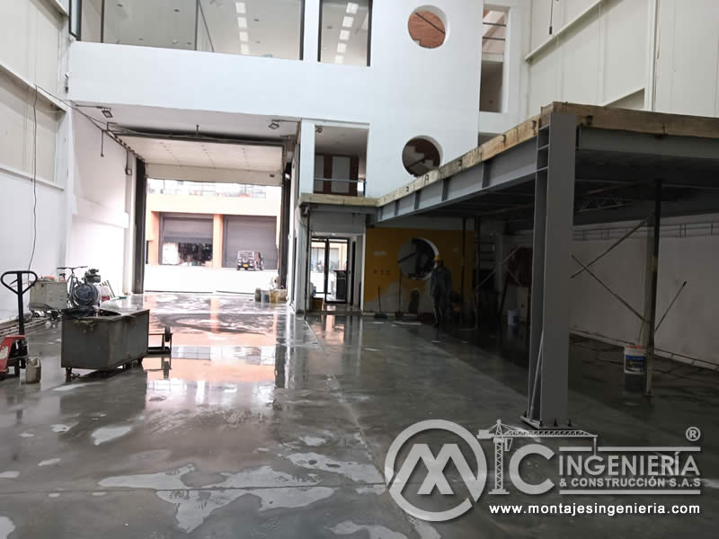 Fabricación e instalación de mezzanine metálico en local comercial e industrial en Bogotá, Colombia. MIC SAS.
