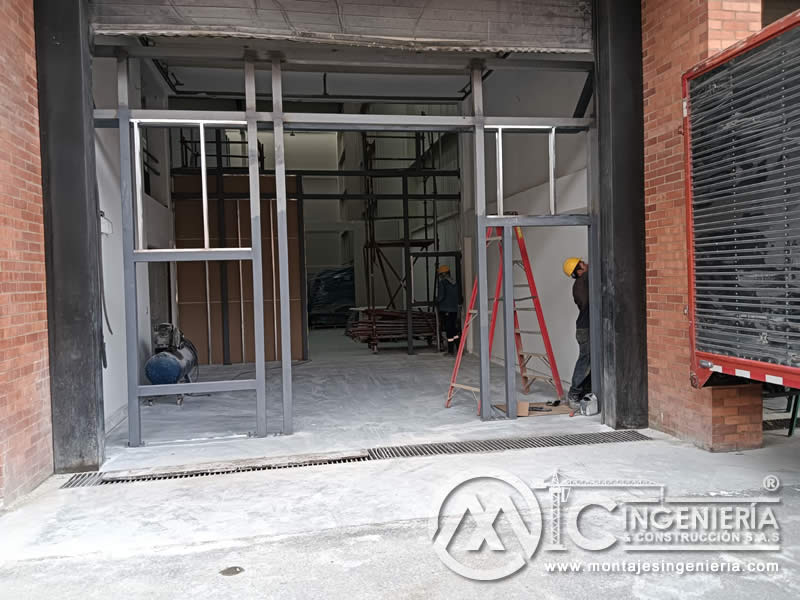 Marcos metálicos para fachada comercial e industrial en Bogotá, Colombia.