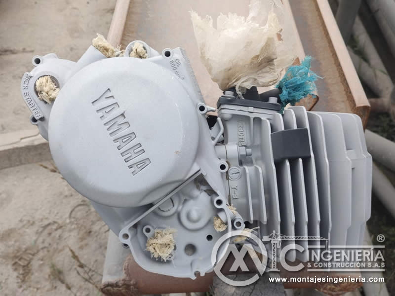 Sandblasting y pintura de motores Yamaha para maquinaria de construcción en Bogotá, Colombia.