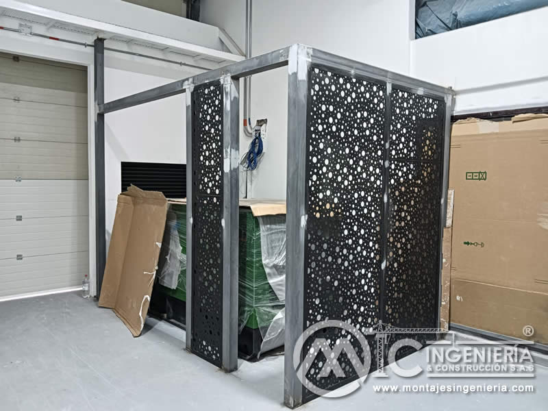 Cerramiento metálico con lámina perforada para generador en local comercial en Bogotá, Colombia. Montajes, Ingeniería y Construcción MIC SAS.