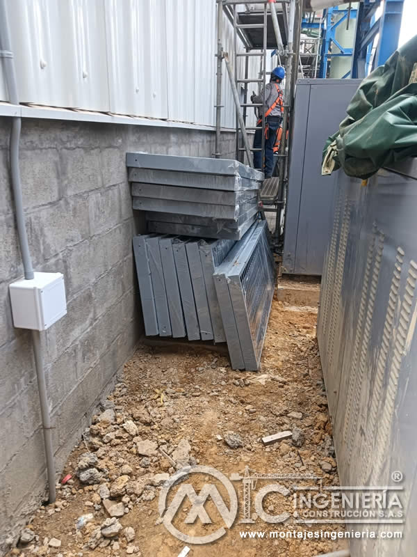Almacenamiento de lamas metálicas galvanizadas para ventilación industrial en planta en Bogotá, Colombia. Montajes, Ingeniería y Construcción MIC SAS.