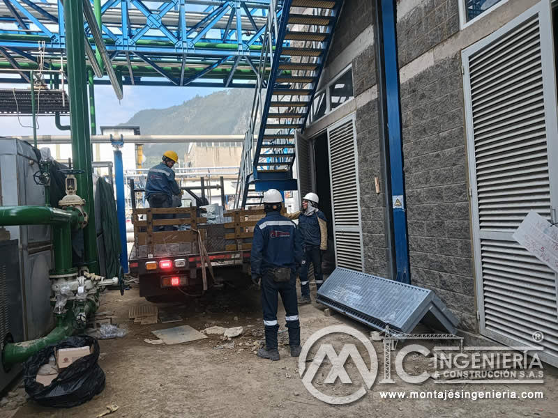 Entrega e instalación de rejillas y lamas metálicas de ventilación en planta industrial en Bogotá, Colombia. Montajes, Ingeniería y Construcción MIC SAS.
