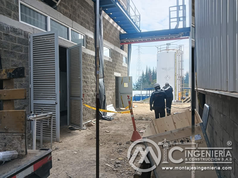 Supervisión de montaje de equipos y estructuras metálicas en planta industrial en Bogotá, Colombia. Montajes, Ingeniería y Construcción MIC SAS.