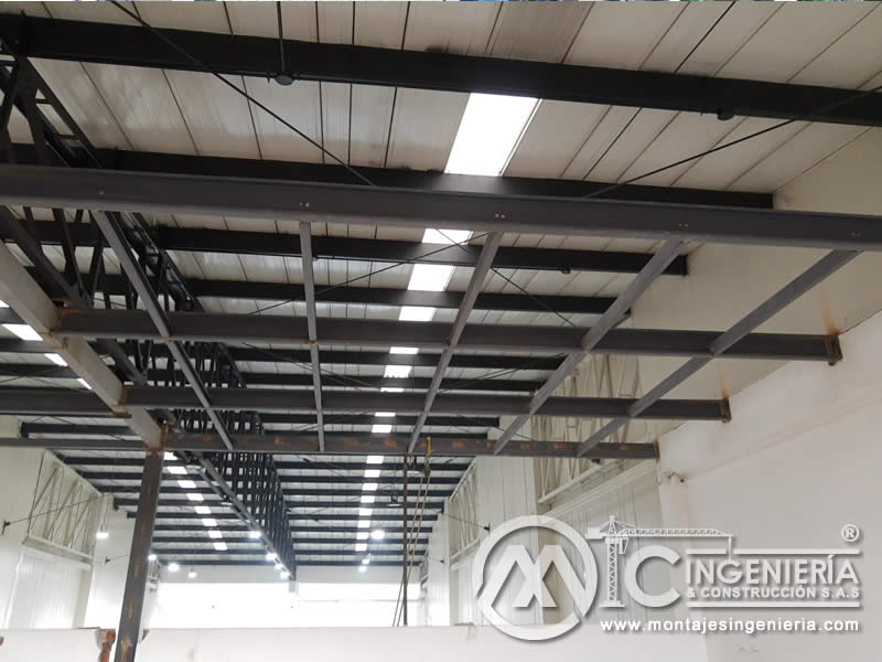 Estructura metálica para entrepiso de bodega industrial en Bogotá, Colombia. Montajes, Ingeniería y Construcción MIC SAS. Estructura metálica para entrepiso de bodega industrial en Bogotá, Colombia. Montajes, Ingeniería y Construcción MIC SAS.