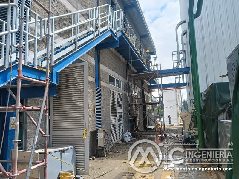 Instalación de plataformas metálicas y louvers en plantas de energía en Bogotá, Colombia. Montajes, Ingeniería y Construcción MIC SAS.