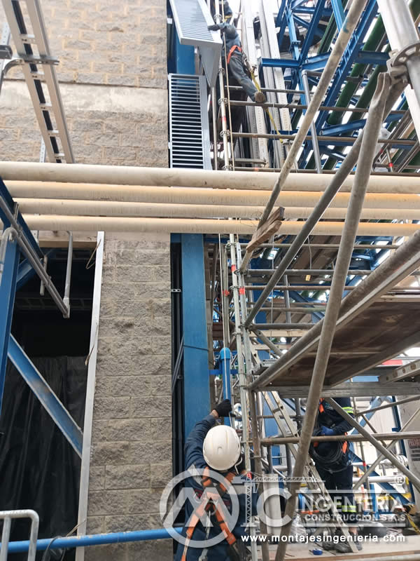 Izaje e instalación de elementos metálicos en plantas industriales en Bogotá, Colombia. Montajes, Ingeniería y Construcción MIC SAS.