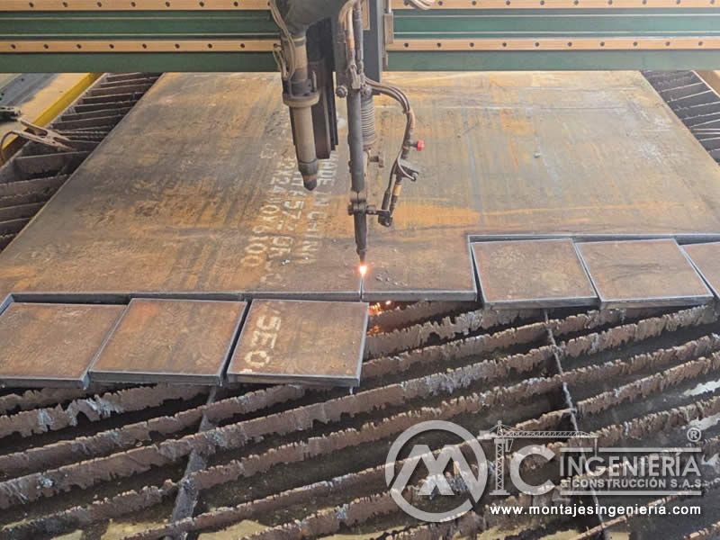 Corte CNC por plasma de platinas de acero para estructuras metálicas en Bogotá, Colombia. Montajes, Ingeniería y Construcción MIC SAS.