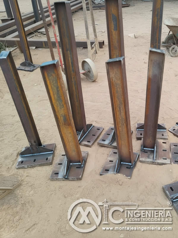 Fabricación de pedestales metálicos con platinas para estructuras industriales en Bogotá, Colombia. Montajes, Ingeniería y Construcción MIC SAS.