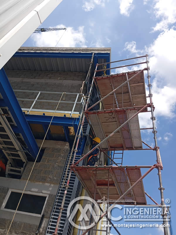 Instalación de plataformas y lamas en plantas industriales de varios niveles en Bogotá, Colombia. Montajes, Ingeniería y Construcción MIC SAS.