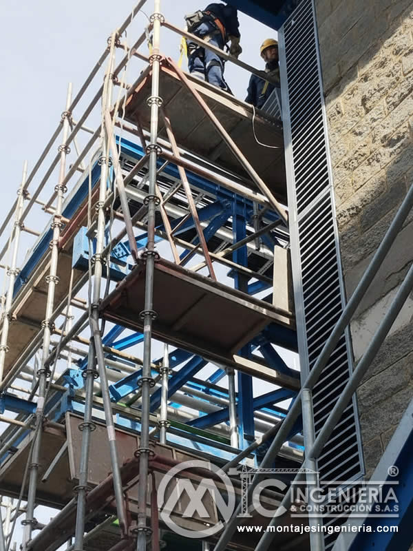 Montaje de celosías con andamios multidireccionales en plantas industriales en Bogotá, Colombia. Montajes, Ingeniería y Construcción MIC SAS.