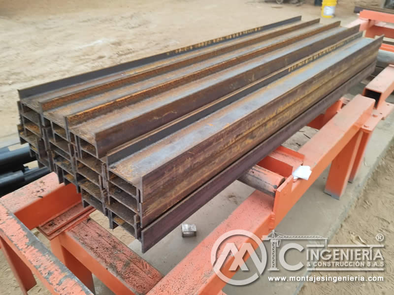 Perfiles metálicos tipo C para fabricación de estructuras industriales en Bogotá, Colombia. Montajes, Ingeniería y Construcción MIC SAS.