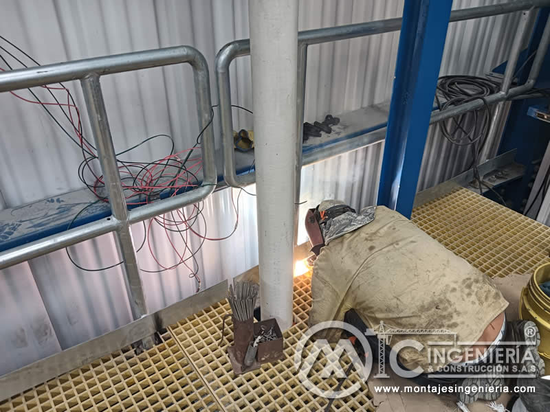 Soldadura de estructuras metálicas en plantas de proceso industrial en Bogotá, Colombia. Montajes, Ingeniería y Construcción MIC SAS.