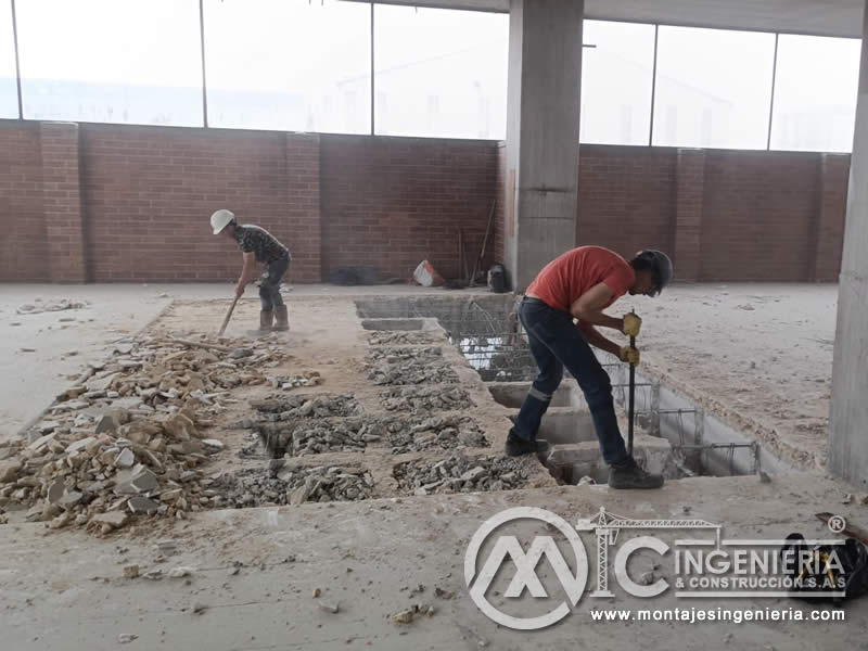 Excavación y construcción de fosa en concreto con refuerzo metálico para adecuación de local en Bogotá, Colombia. Montajes, Ingeniería y Construcción MIC SAS.