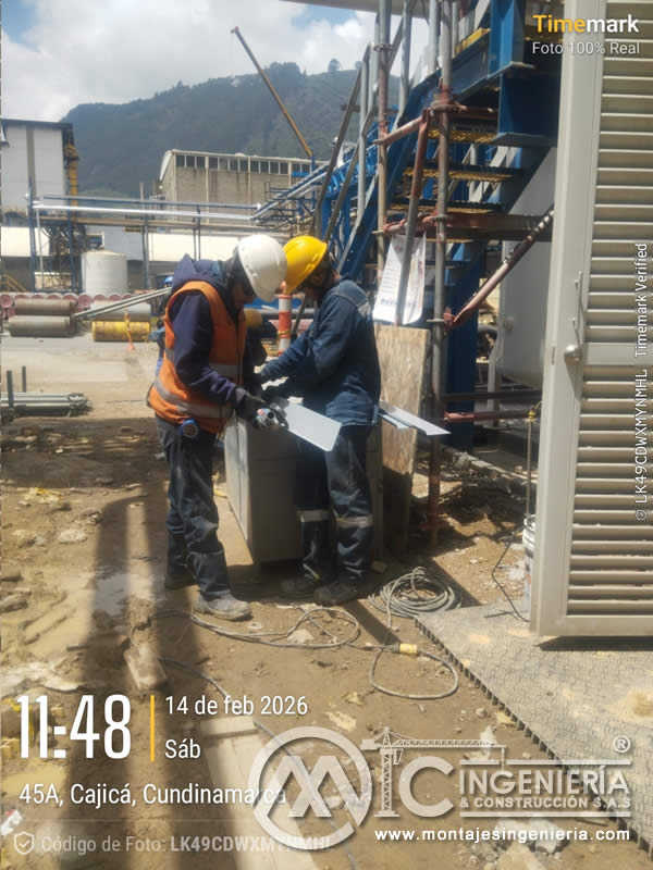 Nivelación y anclaje de perfiles metálicos en base de concreto para planta industrial en Cajicá, Cundinamarca, Colombia. Montajes, Ingeniería y Construcción MIC SAS.
