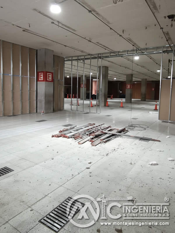 Adecuación de espacios comerciales con divisiones en drywall y perfilería metálica en Bogotá, Colombia. Montajes, Ingeniería y Construcción MIC SAS.