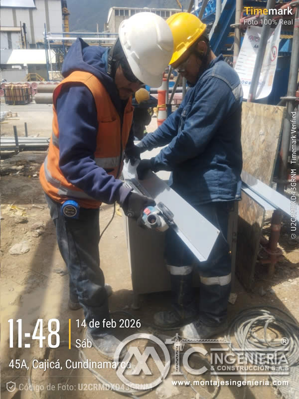 Corte y acabado de piezas metálicas para equipos de proceso industrial en Bogotá, Colombia. Montajes, Ingeniería y Construcción MIC SAS.