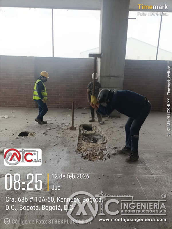Demolición de piso de concreto en parqueadero interior para adecuación de instalaciones en Bogotá, Colombia. Montajes, Ingeniería y Construcción MIC SAS.