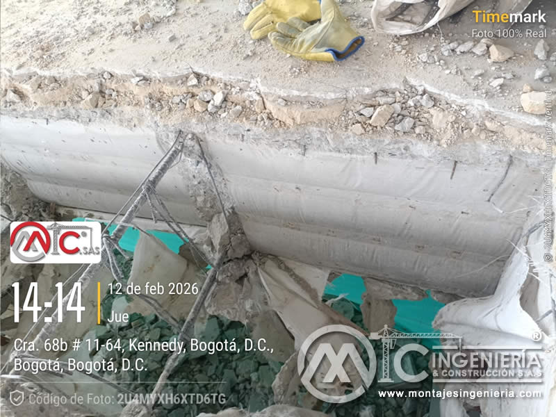 Detalle de viga de cimentación con armado de acero en fosa para reforzamiento estructural en Bogotá, Colombia. Montajes, Ingeniería y Construcción MIC SAS.
