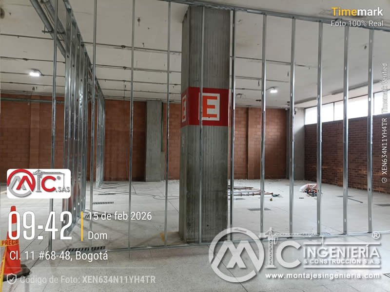Estructura metálica liviana para muros y divisiones interiores en locales comerciales en Bogotá, Colombia. Montajes, Ingeniería y Construcción MIC SAS.
