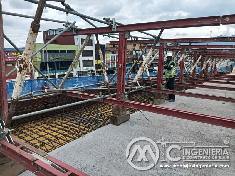 Inspección de malla de acero y cerchería metálica para placas de concreto en Bogotá, Colombia. Montajes, Ingeniería y Construcción MIC SAS.