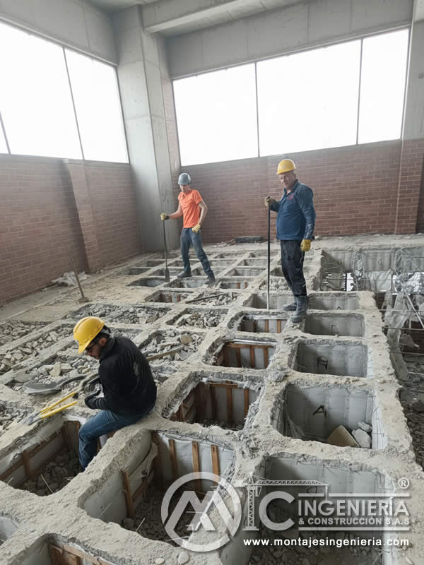 Mano de obra especializada en demolición y excavación de fosas de cimentación en Bogotá, Colombia. Montajes, Ingeniería y Construcción MIC SAS.