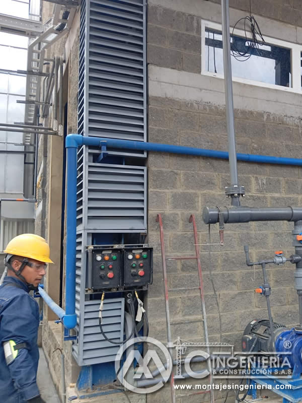 Montaje de rejillas de ventilación y tableros eléctricos en plantas industriales en Bogotá, Colombia. Montajes, Ingeniería y Construcción MIC SAS.