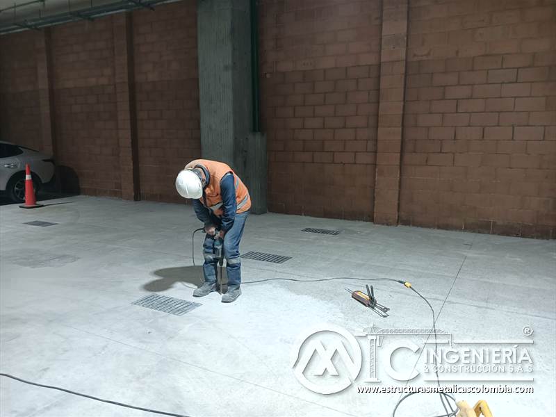 Perforación de piso de concreto y avance de trabajo con estructura metálica para rampas vehiculares en Bogotá, Colombia. Montajes, Ingeniería y Construcción MIC SAS. Perforación de piso de concreto y avance de trabajo con estructura metálica para rampas vehiculares en Bogotá, Colombia. Montajes, Ingeniería y Construcción MIC SAS.