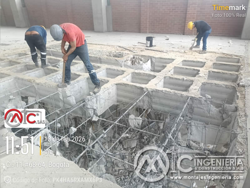 Retiro de escombros en fosas de cimentación con acero de refuerzo expuesto en Bogotá, Colombia. Montajes, Ingeniería y Construcción MIC SAS.