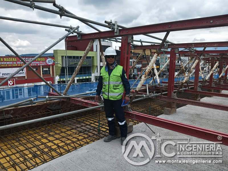 Supervisión de encofrado y acero de refuerzo en losas de entrepiso en Bogotá, Colombia. Montajes, Ingeniería y Construcción MIC SAS.