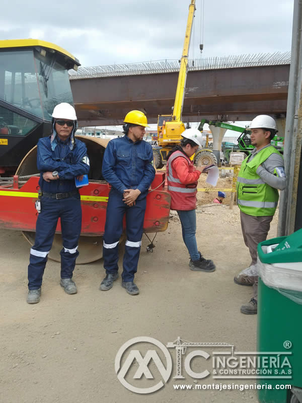 Supervisión de montaje de vigas metálicas con grúa en obras de construcción en Bogotá, Colombia. Montajes, Ingeniería y Construcción MIC SAS.