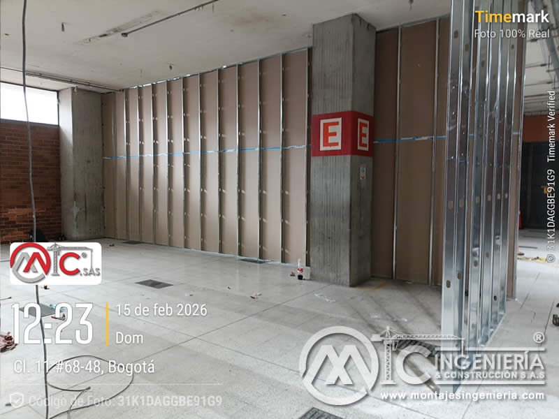 Tabiques en drywall con perfilería galvanizada en locales y centros comerciales en Bogotá, Colombia. Montajes, Ingeniería y Construcción MIC SAS.