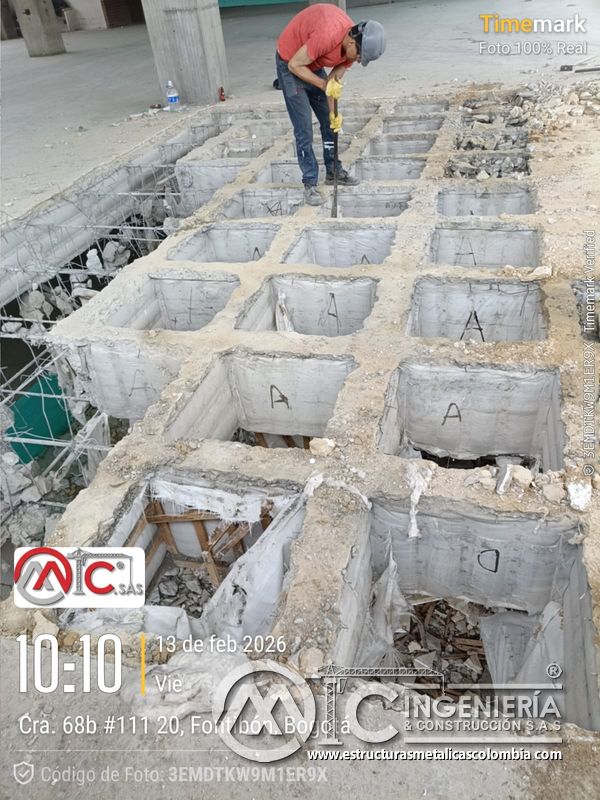 Apertura de fosas en concreto para rampas vehiculares estructura acceso en Bogotá, Colombia. Montajes, Ingeniería y Construcción MIC SAS.