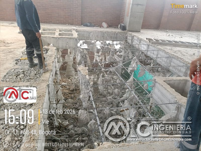 Apertura de fosas en concreto para rampas vehiculares metálica acceso en Bogotá, Colombia. Montajes, Ingeniería y Construcción MIC SAS.