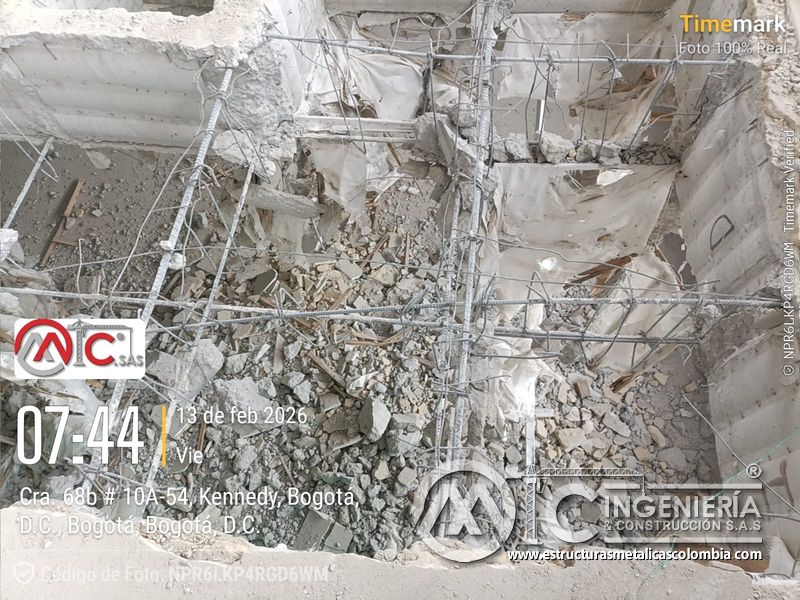 Apertura de fosas en concreto para rampas vehiculares vehicular acceso en Bogotá, Colombia. Montajes, Ingeniería y Construcción MIC SAS.