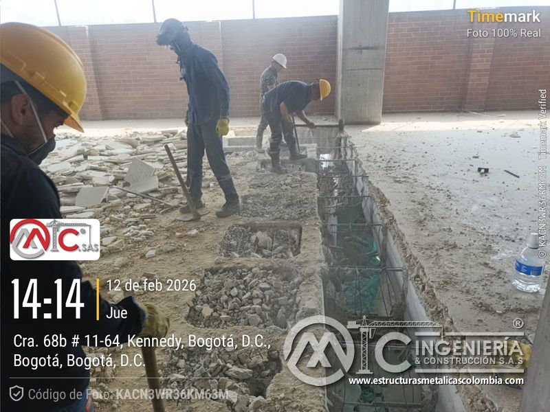 Corte de losa existente para instalación de rampas acceso vehicular en Bogotá, Colombia. Montajes, Ingeniería y Construcción MIC SAS.