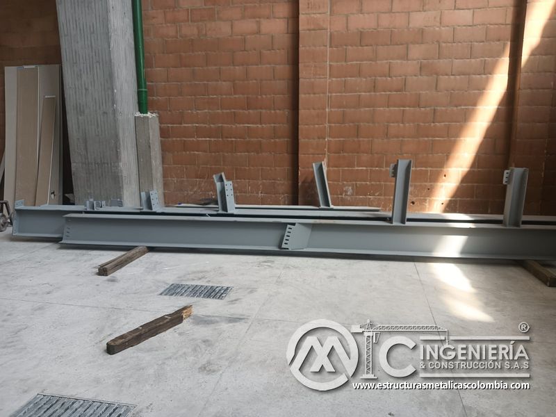 Corte de losa existente para instalación de rampas acceso vehicular en Bogotá, Colombia. Montajes, Ingeniería y Construcción MIC SAS.
