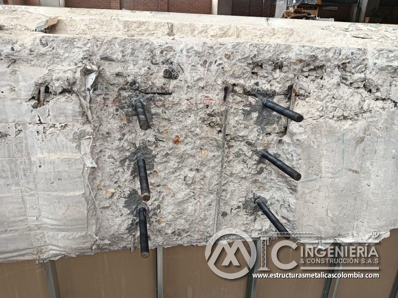 Corte de losa existente para instalación de rampas parqueadero edificio en Bogotá, Colombia. Montajes, Ingeniería y Construcción MIC SAS.