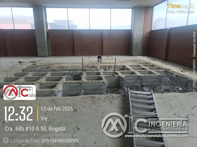 Demolición de losa y huecos para rampas en parqueadero parqueadero en Bogotá, Colombia. Montajes, Ingeniería y Construcción MIC SAS.