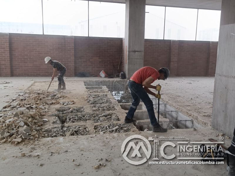 Demolición de piso de concreto para rampas vehiculares vehicular acceso en Bogotá, Colombia. Montajes, Ingeniería y Construcción MIC SAS.