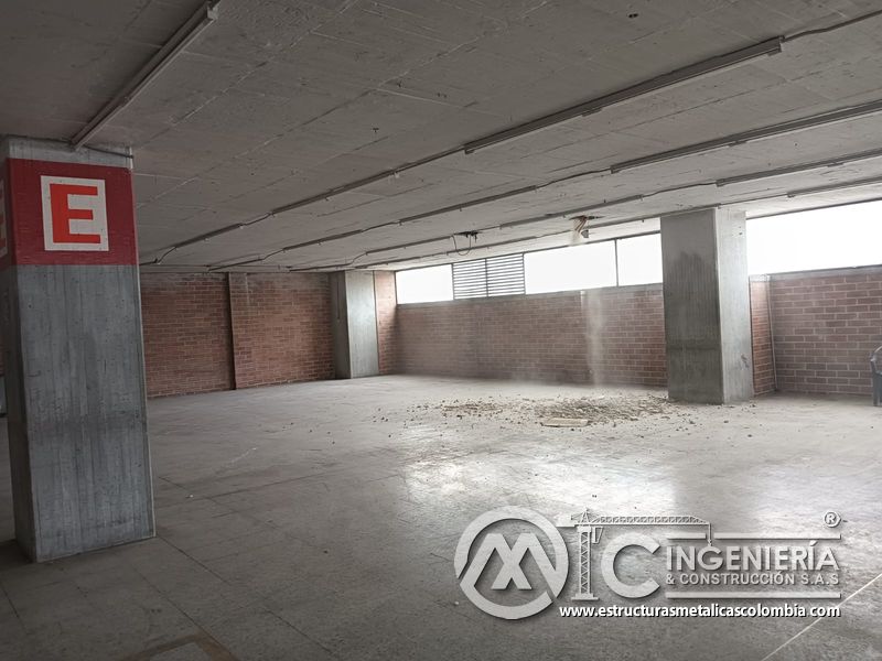 Estado inicial parqueadero para construcción rampas vehiculares acceso en Bogotá, Colombia. Montajes, Ingeniería y Construcción MIC SAS.