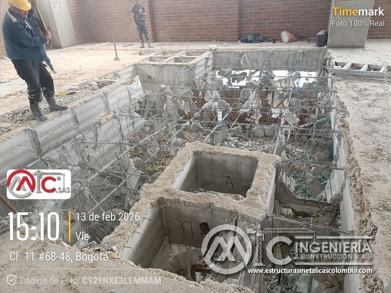 Excavacion y retiro de escombros para rampas de parqueadero parqueadero en Bogotá, Colombia. Montajes, Ingeniería y Construcción MIC SAS.