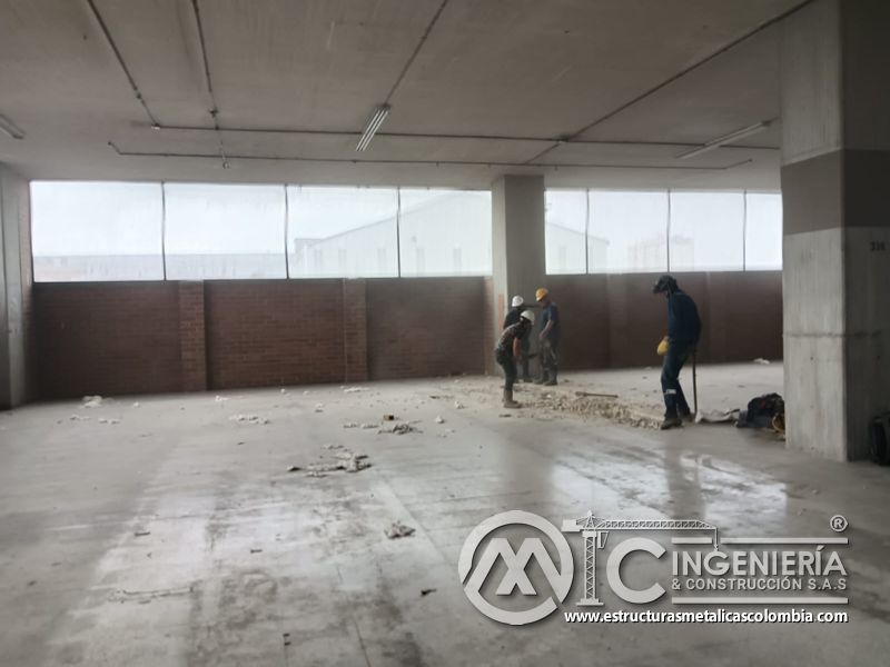 Inicio obra parqueadero para rampas vehiculares en edificio en Bogotá, Colombia. Montajes, Ingeniería y Construcción MIC SAS.
