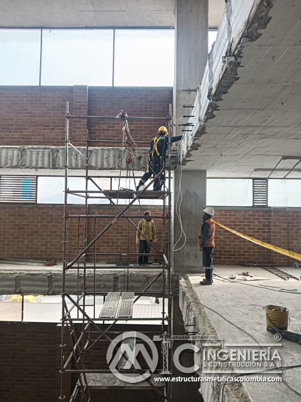 Perforación y anclajes en concreto para rampas de parqueadero comercial en Bogotá, Colombia. Montajes, Ingeniería y Construcción MIC SAS.