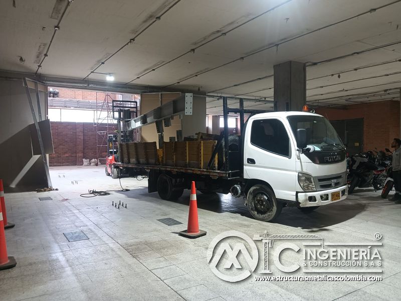 Perforación y anclajes en concreto para rampas de parqueadero comercial en Bogotá, Colombia. Montajes, Ingeniería y Construcción MIC SAS.