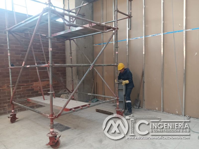 Perforación y anclajes en concreto para rampas de parqueadero edificio en Bogotá, Colombia. Montajes, Ingeniería y Construcción MIC SAS.