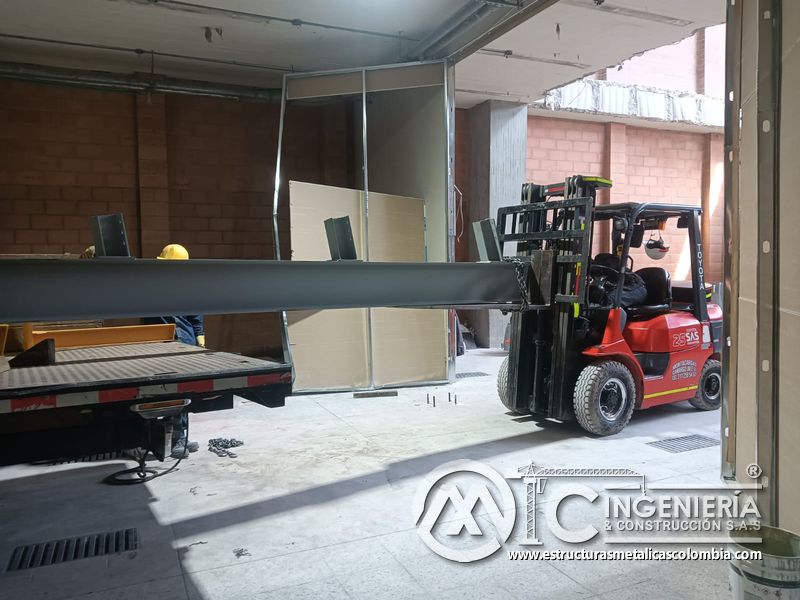 Preparación de bordes y apoyos para rampas vehiculares metálica acceso en Bogotá, Colombia. Montajes, Ingeniería y Construcción MIC SAS.