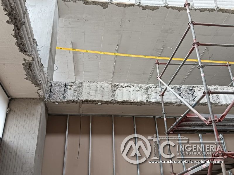 Preparación de bordes y apoyos para rampas vehiculares obra civil en Bogotá, Colombia. Montajes, Ingeniería y Construcción MIC SAS.
