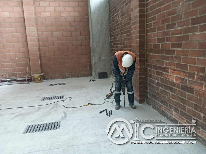 Preparación de losa existente para rampas de acceso vehicular concreto en Bogotá, Colombia. Montajes, Ingeniería y Construcción MIC SAS.