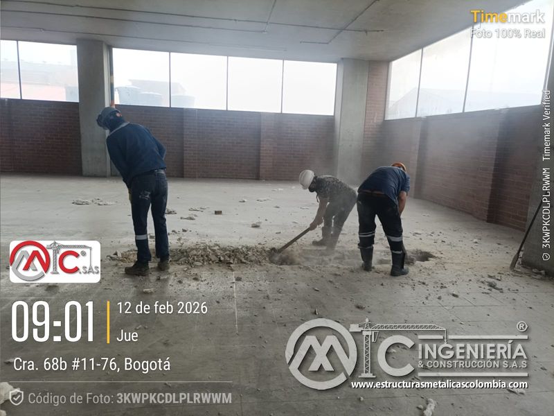 Retiro de enchape y escombros para rampas vehiculares acceso vehicular en Bogotá, Colombia. Montajes, Ingeniería y Construcción MIC SAS.